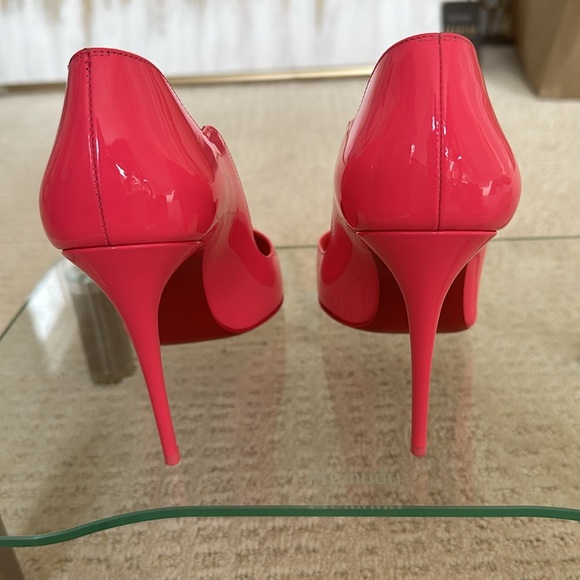 Gorgeous pristine Loubs. To narrow for me - Picture 5 of 6